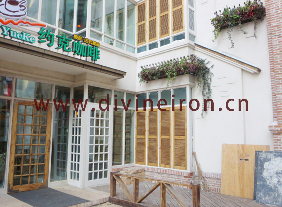  陽台護（hù）窗（chuāng）花架工程案例